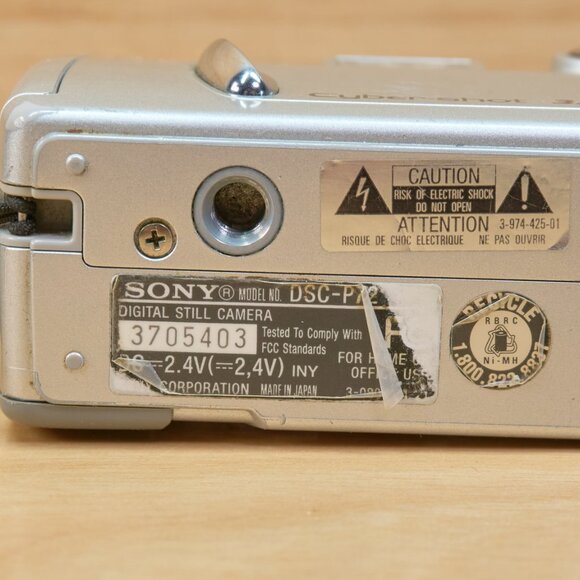 Vintage Sony Cyber-shot DSC-P72 3.2MP Digital Camera, 3X Optical Zoom, Made in J - Picture 8 of 8